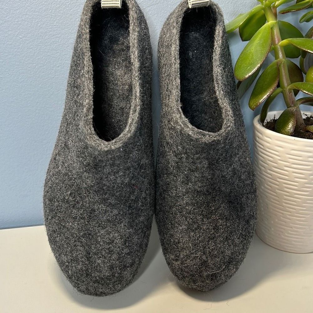 Baabuk Jeremy Wool Slippers Sz 37 Dark Grey Wool